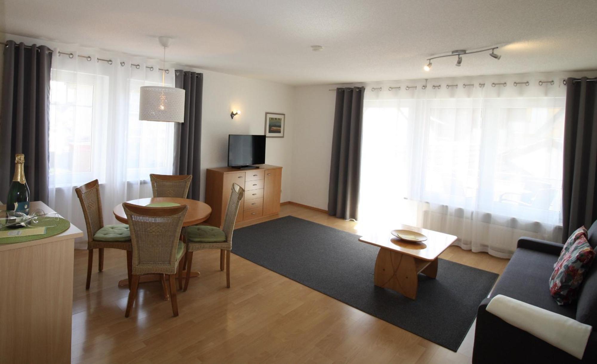 Gaestehaus Maeder Am Hafen Ульдінген-Мюльгофен Екстер'єр фото