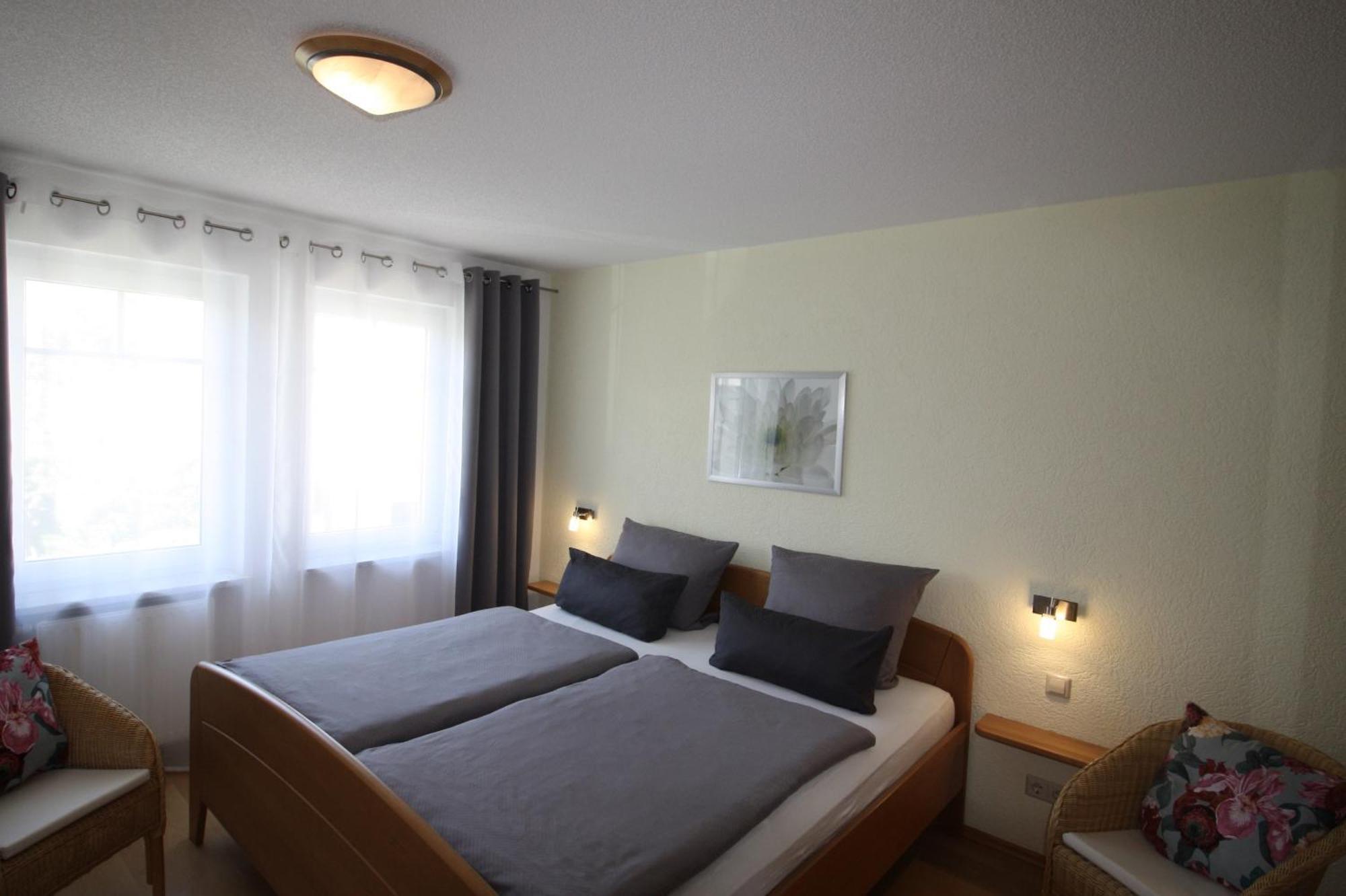 Gaestehaus Maeder Am Hafen Ульдінген-Мюльгофен Екстер'єр фото